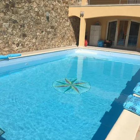 Mer Montagne Piscine Plage * Tertenìa